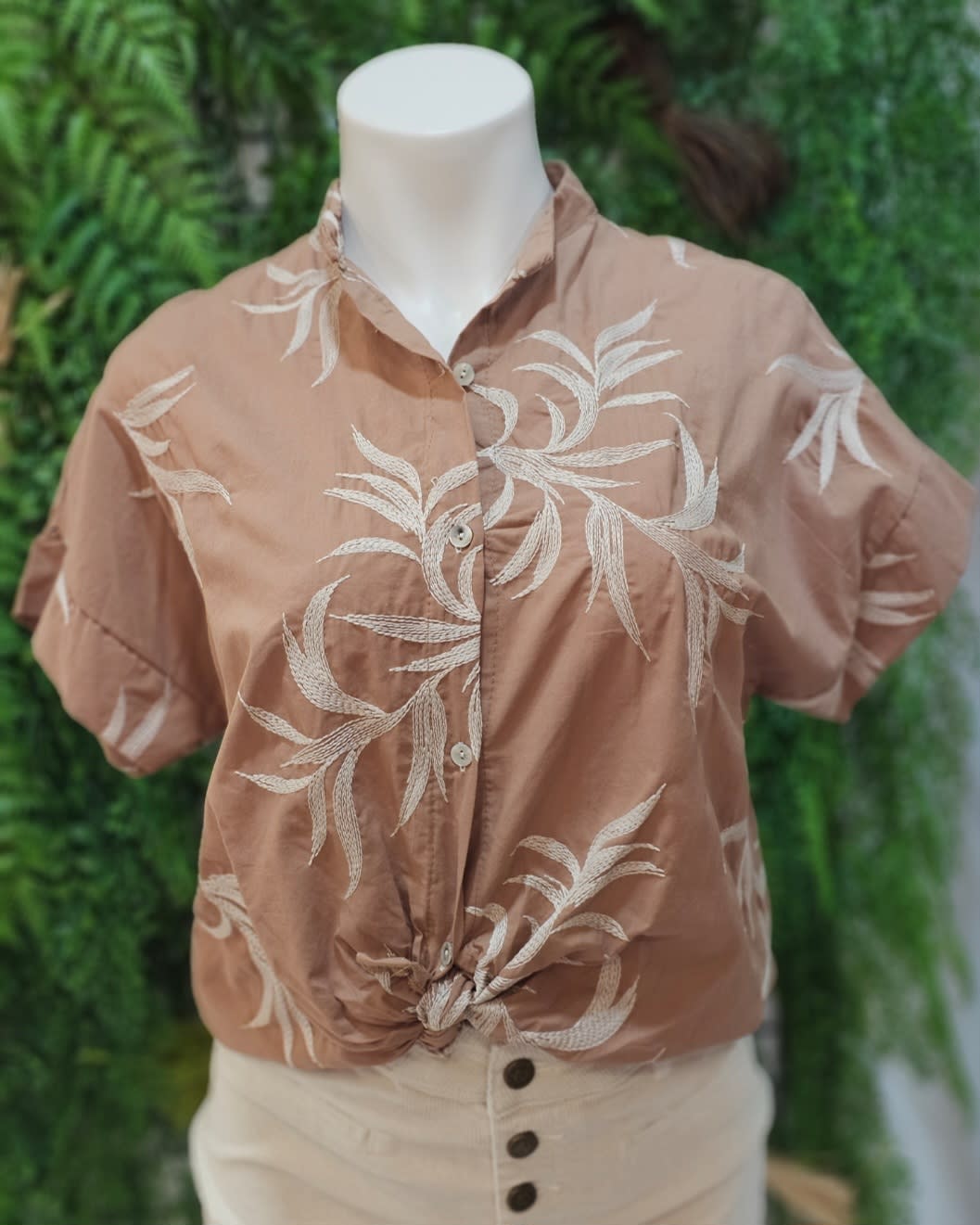 Short Sleeve Shirt Embroidered Leaves